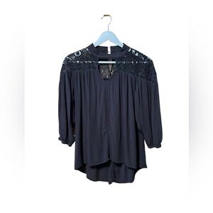 🟠a.n.a Black Lace Detail Blouse – Size Large